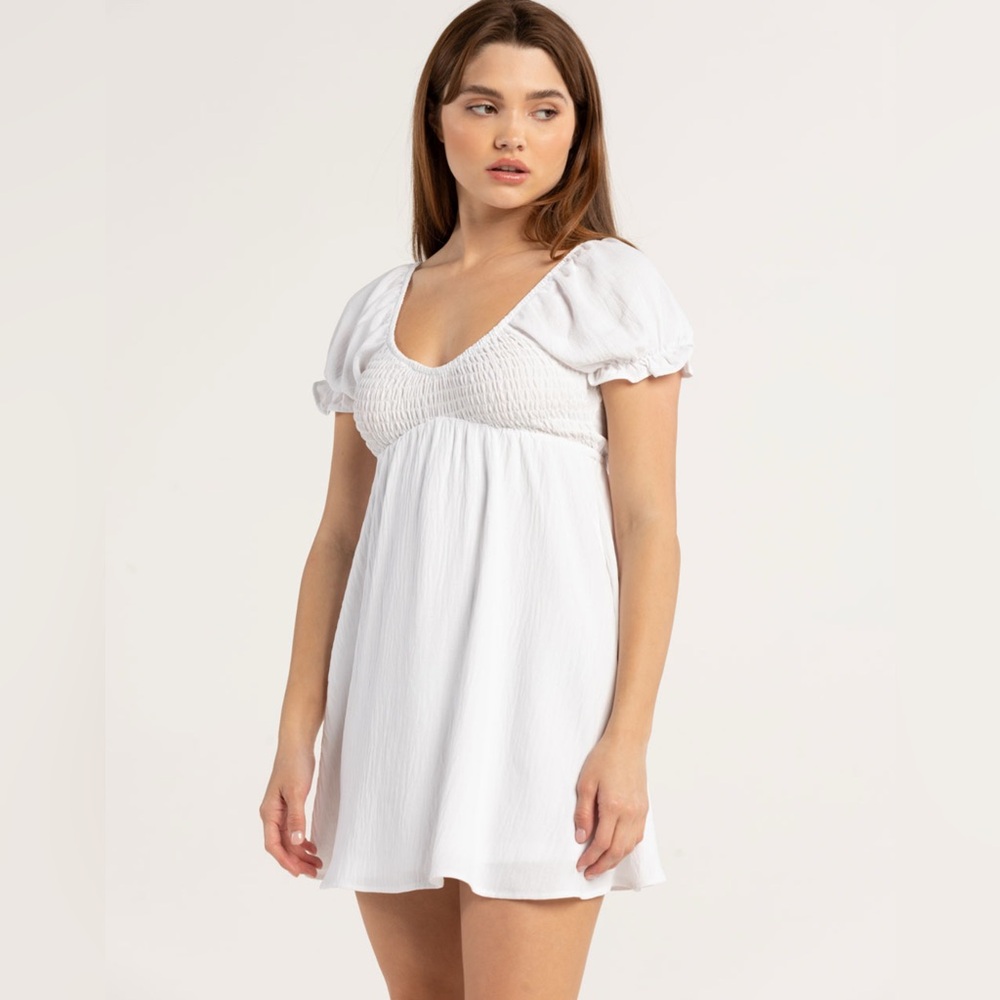 RSQ  Flowy White Gauze, Fully Lined Keyhole Back Babydoll Mini Dress.     Small